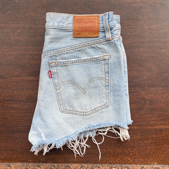 Great condition Levi shorts - Picture 4 of 8